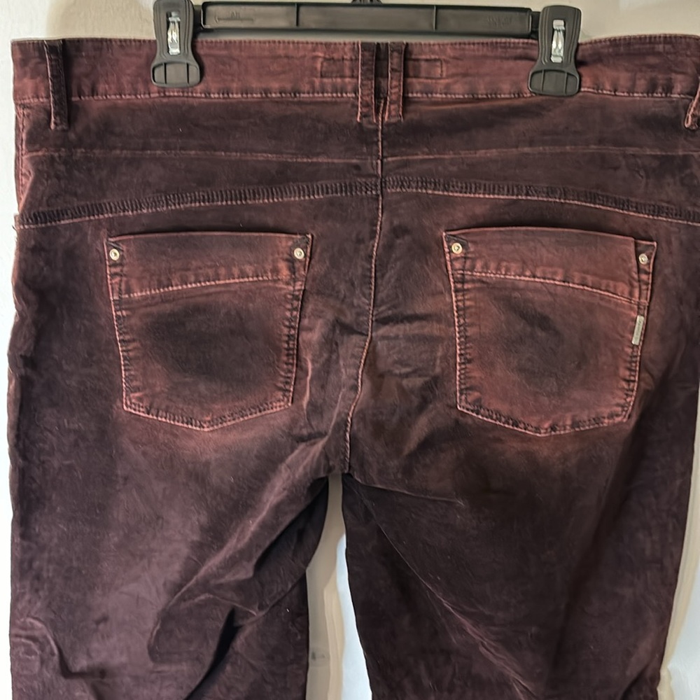 Zerres Burgundy Velvet Jeans Size US16 Stretch High Waist Straight Leg - Picture 2 of 15